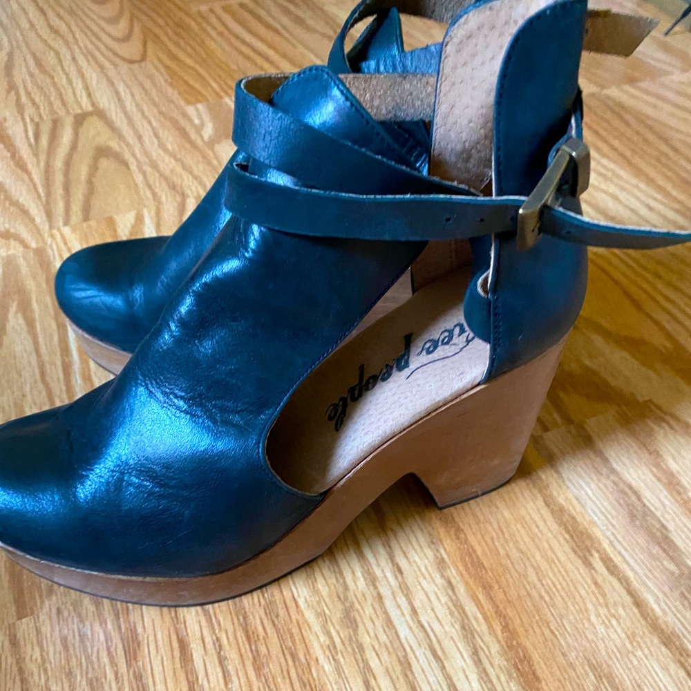 Free People Cedar Clog size 39, black